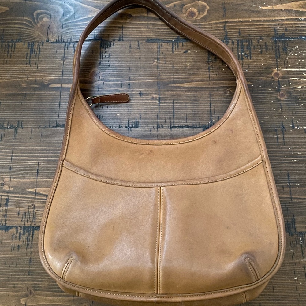 • SOLD• Vintage Coach Zip Pocket Ergo Bag #9033, Tan/Toffee